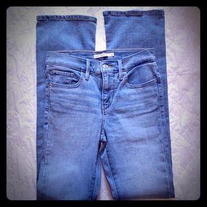 NWOT Levi's 315 Shaping Bootcut Jeans 25x32